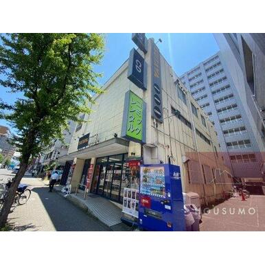 TSUTAYA 江坂南店 距離：1,002m