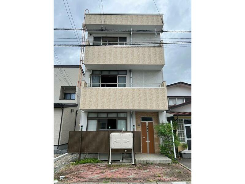 Hanamaki City, Yokkaichi 1-chome (Hanamaki Station) 3-story building 5DK