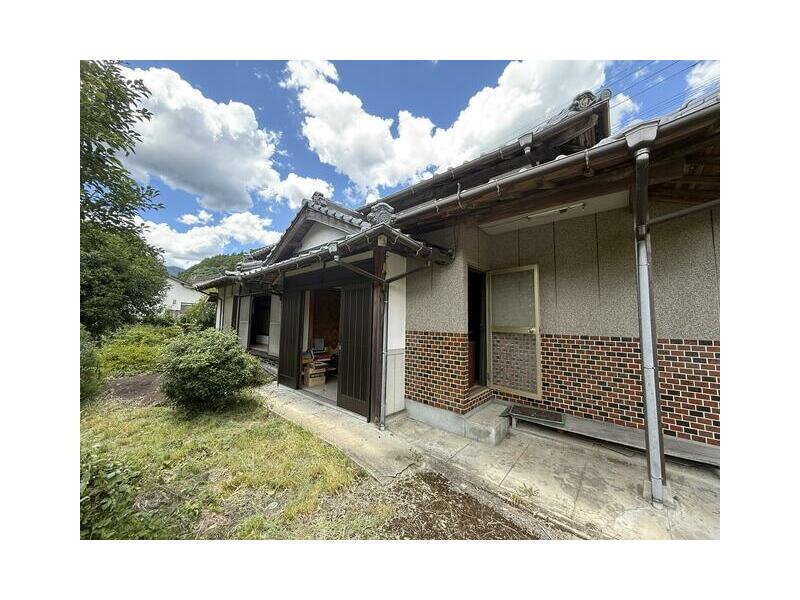 Uso, Yamakuni-cho, Nakatsu-shi, Tokyo Single story house, 6SDK

2.5 million yen