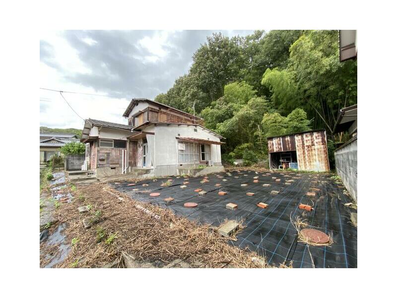 18 minutes by bus from "Koka" Station (JR Kusatsu Line), 2 minutes walk from "ICHINO-KANON-mae" stop.