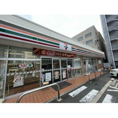 セブンイレブン 名古屋代官町店 距離：332m