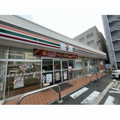 セブンイレブン 名古屋代官町店 距離:332m