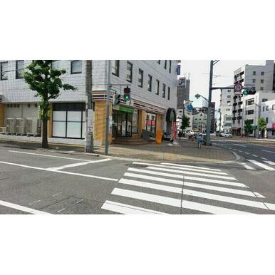 セブンイレブン広島家庭裁判所前店 距離:198m