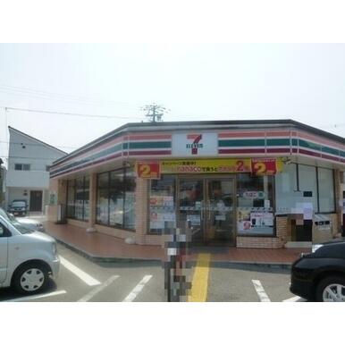 セブンイレブン堺大鳥大社前店 距離：681m