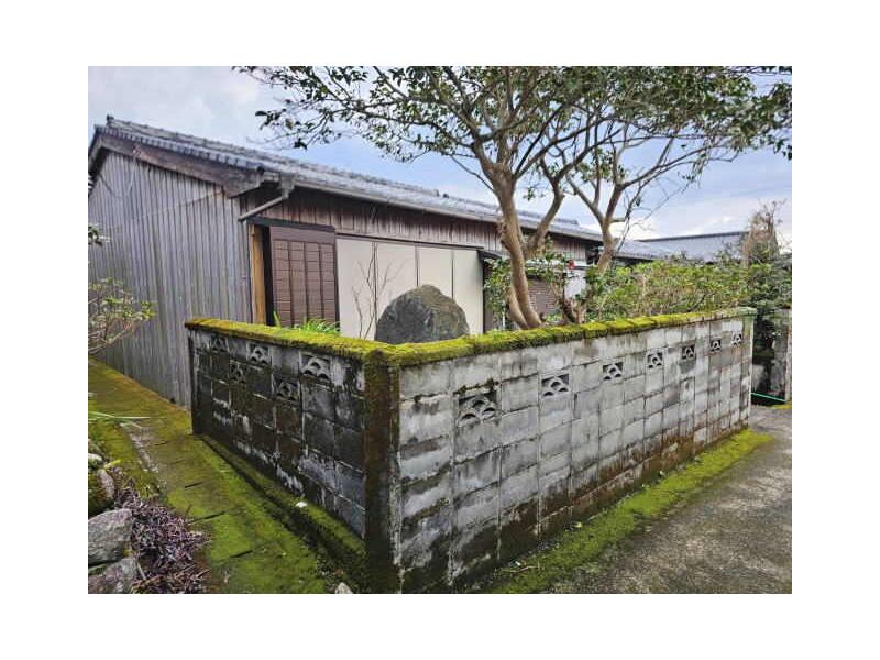 Yakushima-cho, Kumage-gun, Shidoko, Single story house, 3K

1.9 million yen