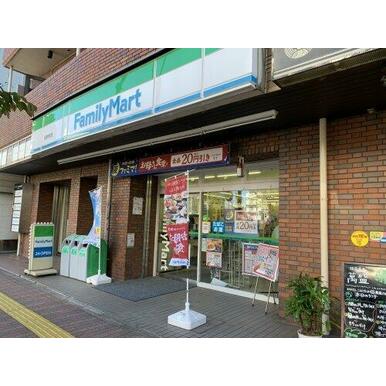 ファミリーマート 伝通院前店 距離:53m