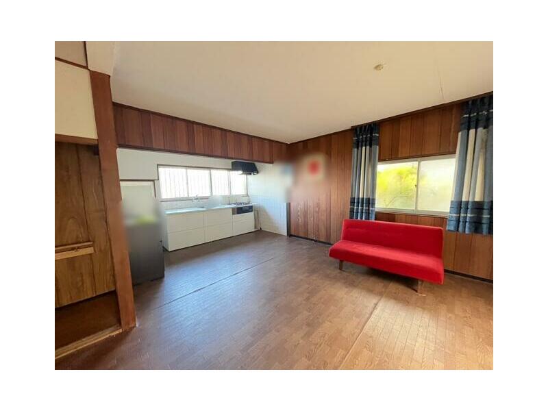 22 minutes on foot from JR Katamachi Line "Shijonawate" Station