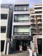 楽天市場】テナント募集 看板 おしゃれ 貸店舗 貸し店舗 店舗用 屋外用 不動産管理会社向け 募集看板 制作 作成 大きい シンプル 賃貸 事務所  サインボード パネル 小ロット 業務用 UVカット QRコード 貼り付けガイド付き W600×H450mm W900×H600mm : イヌのかんばんや
