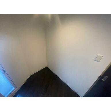 こちらに冷蔵庫を置けます。調理時の動線もばっちり効率的。