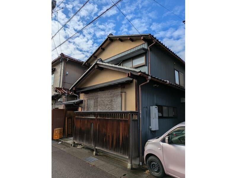 Kaga-shi, Kaga Yamashiroonsen Kikyogaoka 2-chome (Kagaonsen Sta.) 2F 5DK

1.5 million yen