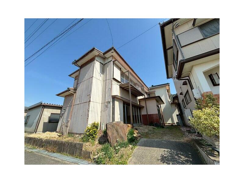 8 minutes on foot from "Katahara" Station on the Meitetsu Gamagori Line