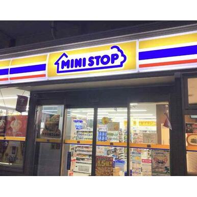 ミニストップ　衣笠駅前店 距離：310m
