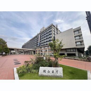 岡山県庁 距離:632m