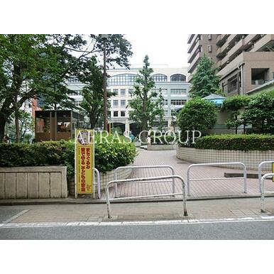 芳林公園 距離：452m