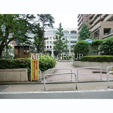 芳林公園 距離:452m