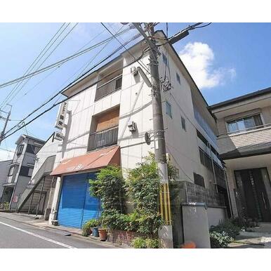 白い壁が雰囲気が良いですね。