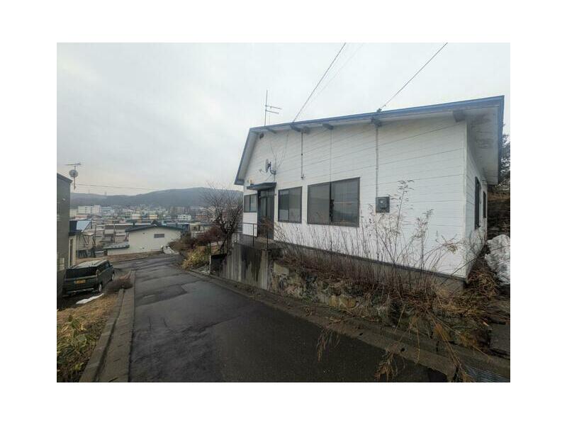 登別市 美園町６丁目 （鷲別駅 ） 平屋建 4LDK
								
																													250万円