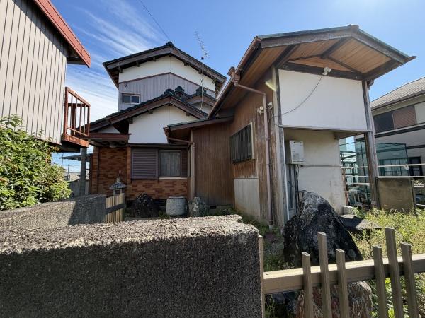 Suzuka City, Isoyama 2-chome (Isoyama Station) 2-story building 8DK