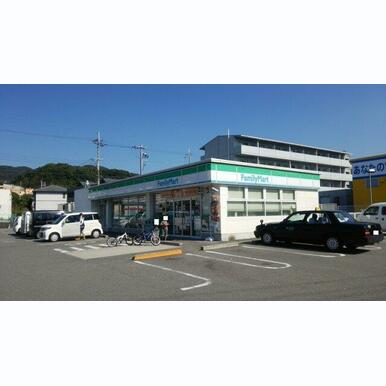 ファミリーマート 岩出紀泉台店様 距離:915m