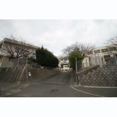 下関市立川中小学校 距離:2,327m