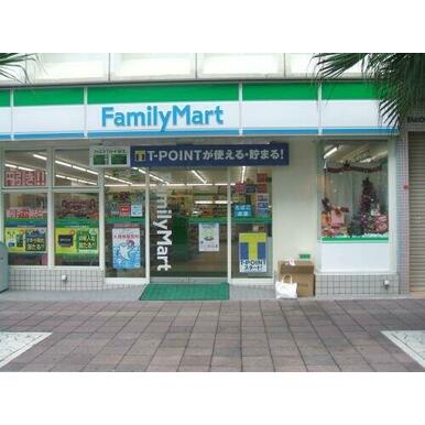 ファミリーマートK2梅田東店 距離:372m