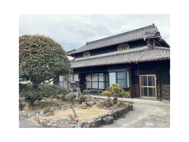 Sanuki City, Zoda Kazuhiro (Zoda Station) Single-story building 8DK