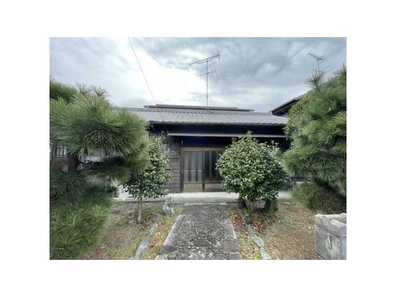 Saijo-city, Tambara-cho, Ishitsune (Tamanoe Sta.) 2F 8DK

2,050,000 yen