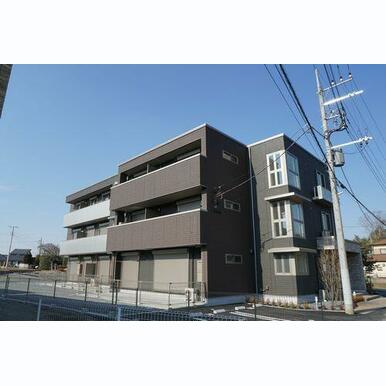 重量鉄骨3階建てマンションタイプのシャーメゾンです