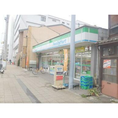 ファミリーマート 唐橋羅城門町店 距離:650m