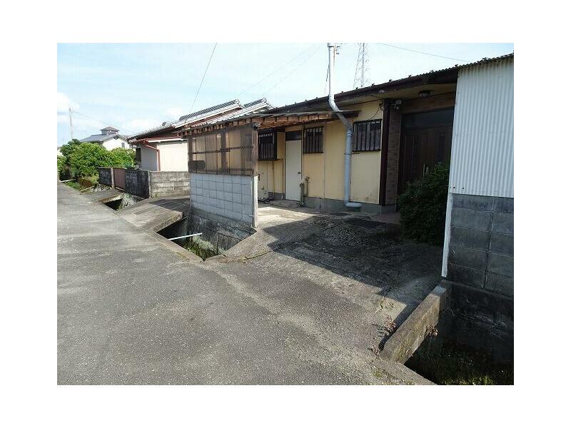 Komatsushima-shi, Komatsushima-cho Aza-Nankai (Minami-Komatsushima Sta.) Single-story building, 5DK

900,000 yen
