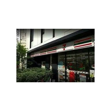 セブンイレブン 港区赤坂駅南店 距離:175m