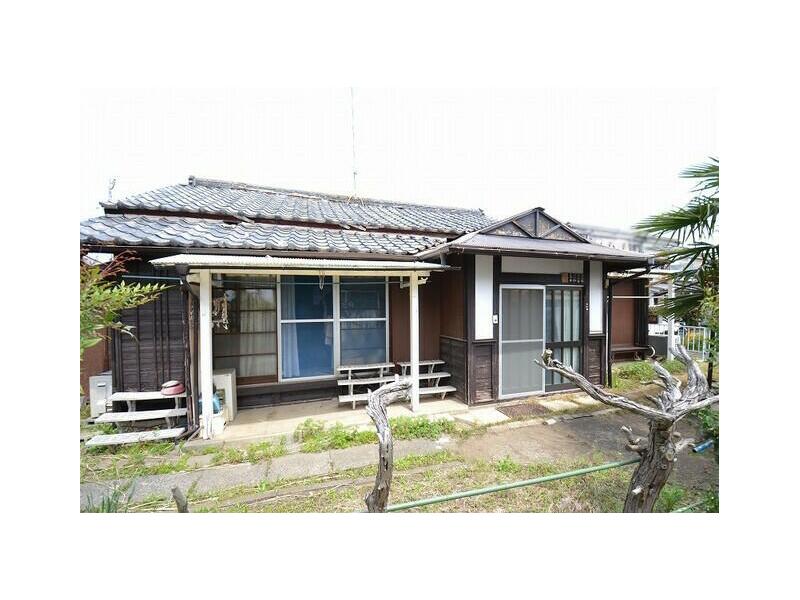 11 minutes on foot from Nippori-Toneri Liner "Kohoku" Station