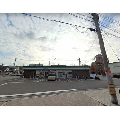 ファミリーマート岸里東二丁目店 距離：777m