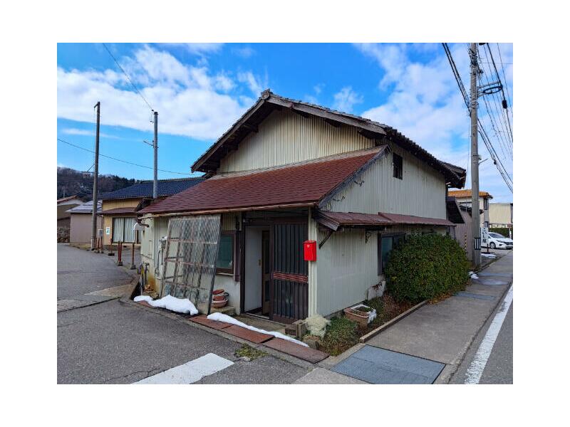 2F 4LDK in Daikoku-cho, Tsurugi, Hakusan-shi, Hakusan

2,000,000 yen