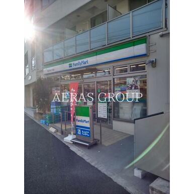 ファミリーマート　幡ヶ谷三丁目店 距離：221m