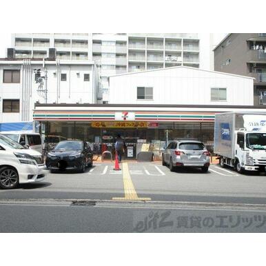 セブンイレブン吹田江の木町店 距離：220m