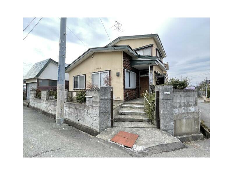 Honbetsu-cho, Nakagawa-gun, Minami 4-chome (Toshibetsu Sta.) 2F 4SLDK

800,000 yen