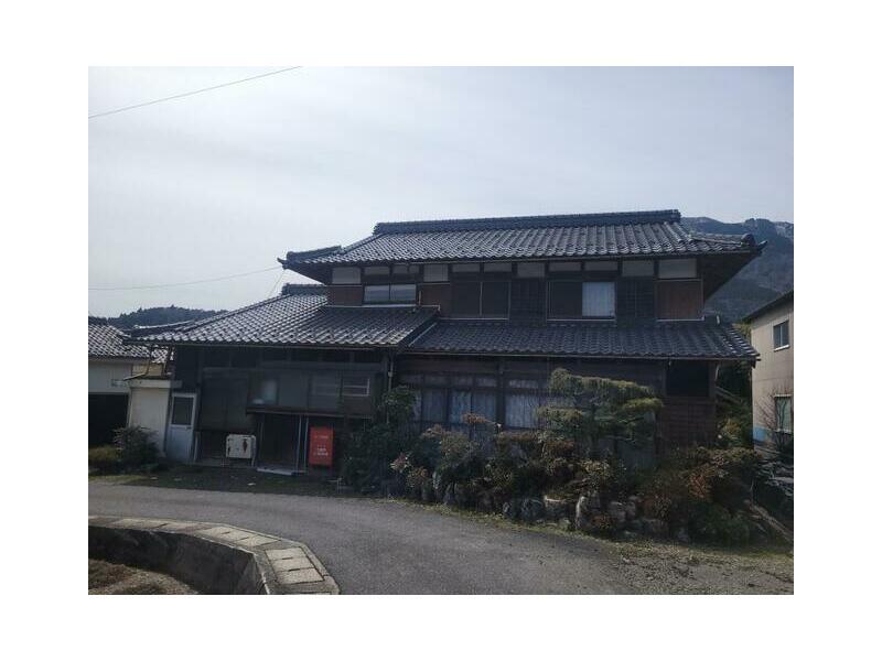 Ogaki City, Kamishizutsu Town (Yoro Station) 2-story building 8DK