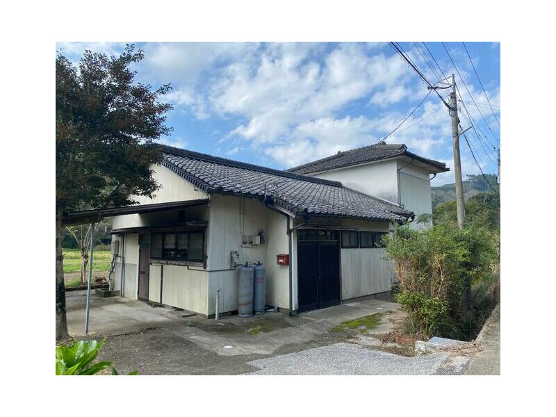 Kushima-city, Oaza-Nishikata （Hinata-Kitakata station） 2F 4LDK

2.5 million yen