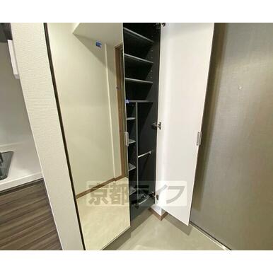 靴収納付きの玄関