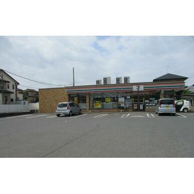 セブンイレブン川越笠幡店 距離：251m