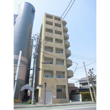 地上８階建てマンション
