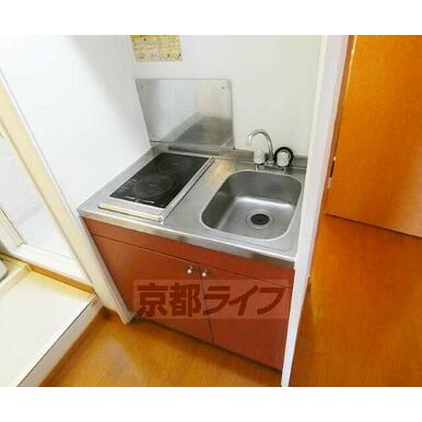 コンパクトなキッチンです！