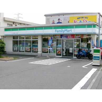 ファミリーマートサンズ高田東１丁目店 距離：132m