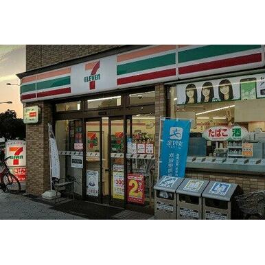 セブンイレブン 大阪新町4丁目店 距離:719m