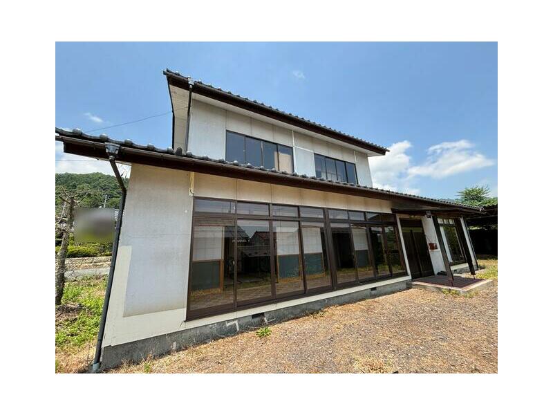 April 1977 (48 years and 11 months old)