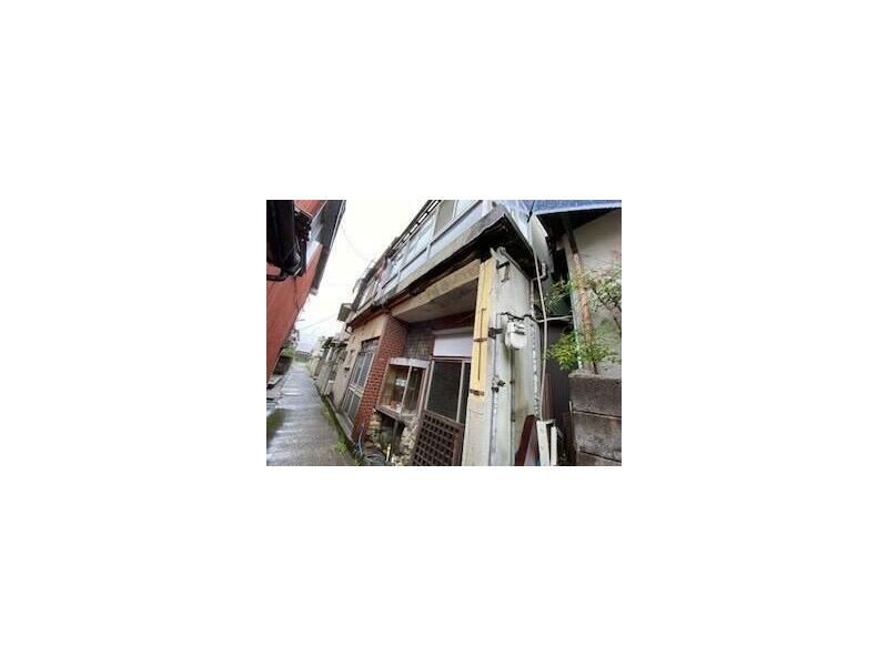 Toyooka-shi, Toyooka (Toyooka Station) 2F 4DK

480,000 yen