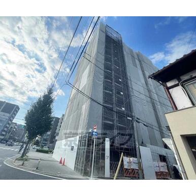 建築中