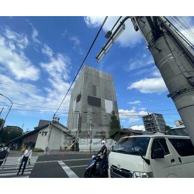建築中