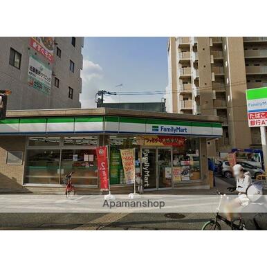 ファミリーマート 距離：569m
